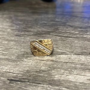 14 KT gold diamond ring